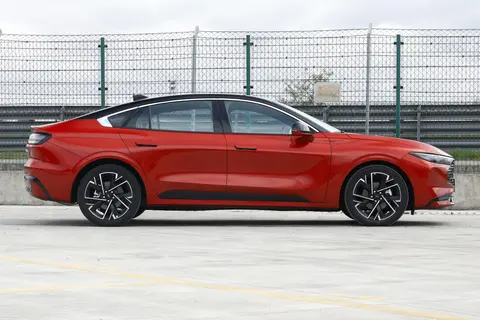 选B级车不用妥协，福特新蒙迪欧：动力家用都合适